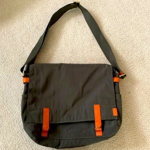 Like New Fossil Canvas Messenger Bag Olive Green